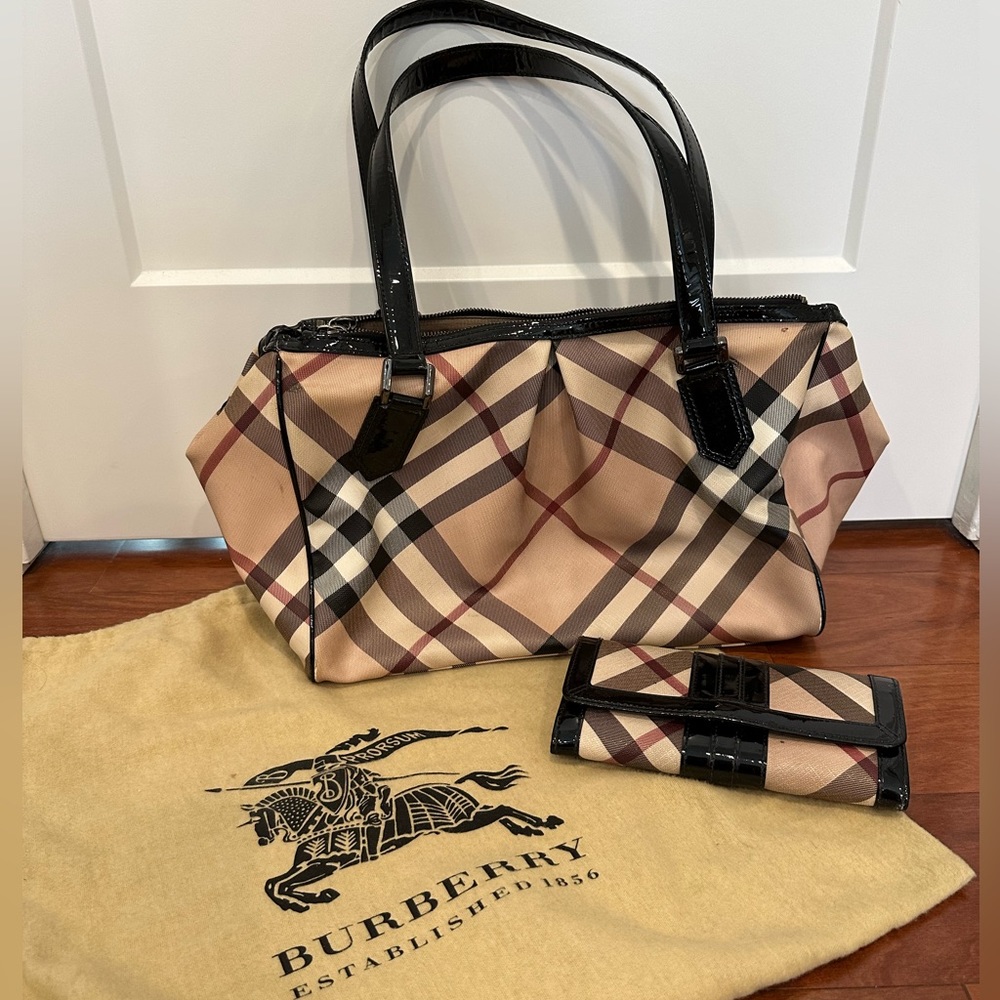 Burberry purse and wallet set